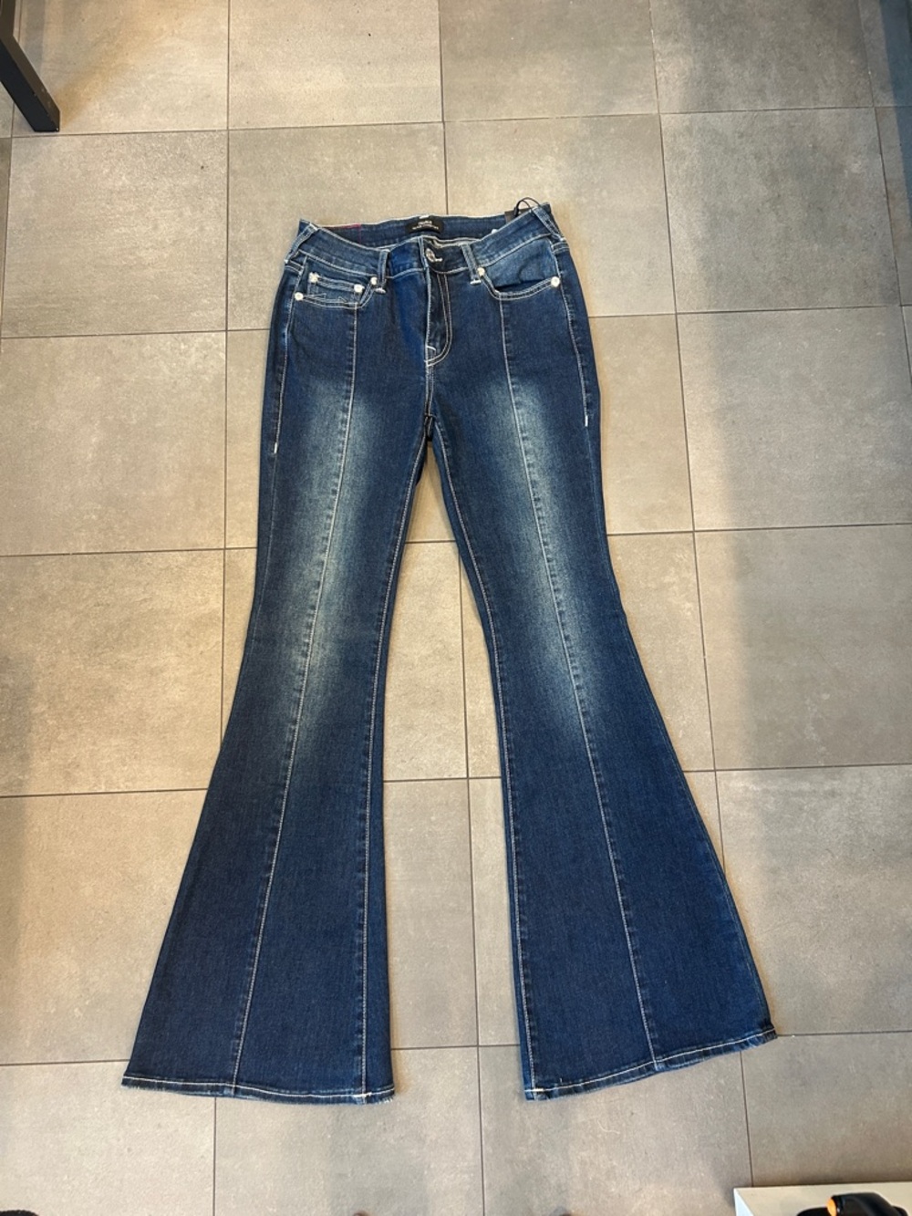 True Religion Charlie Mid Rise Seamed Flare Jeans - Picture 6 of 14